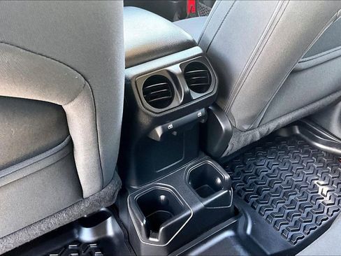 Used 2018 Jeep Wrangler Unlimited Sport S AWD/4WD image 10