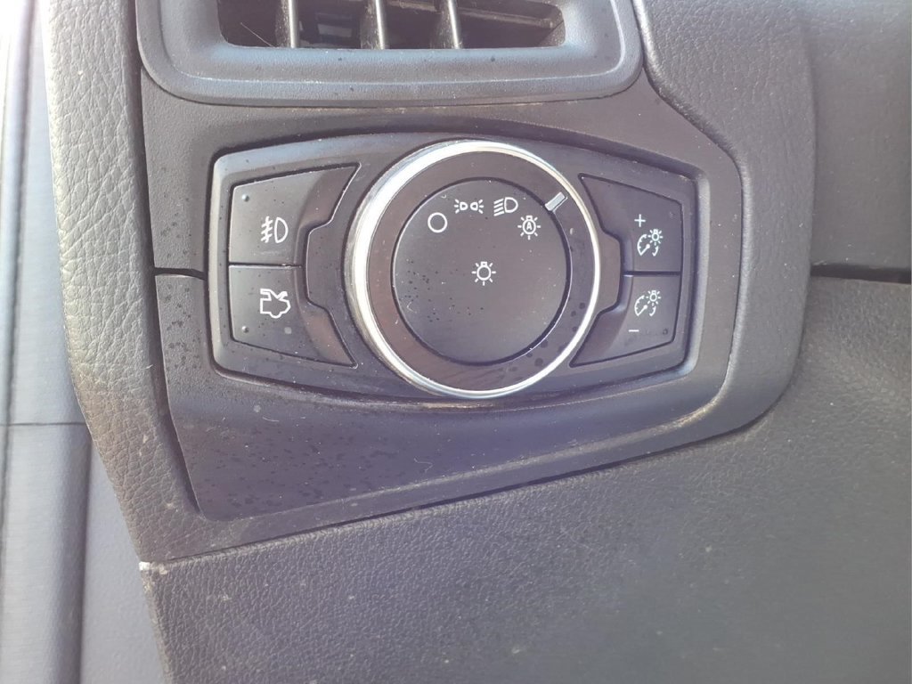 Used 2015 Ford Focus SE w/ SE Sport Package FWD image 18