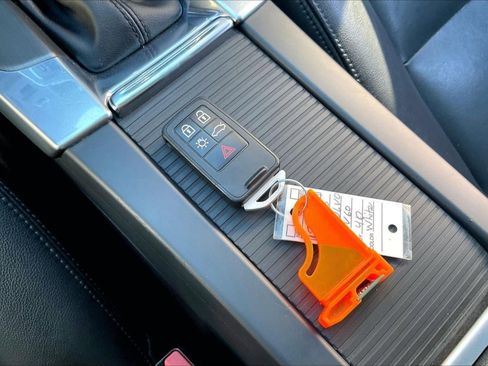 Used 2016 Volvo V60 T5 Premier w/ Technology Package image 11