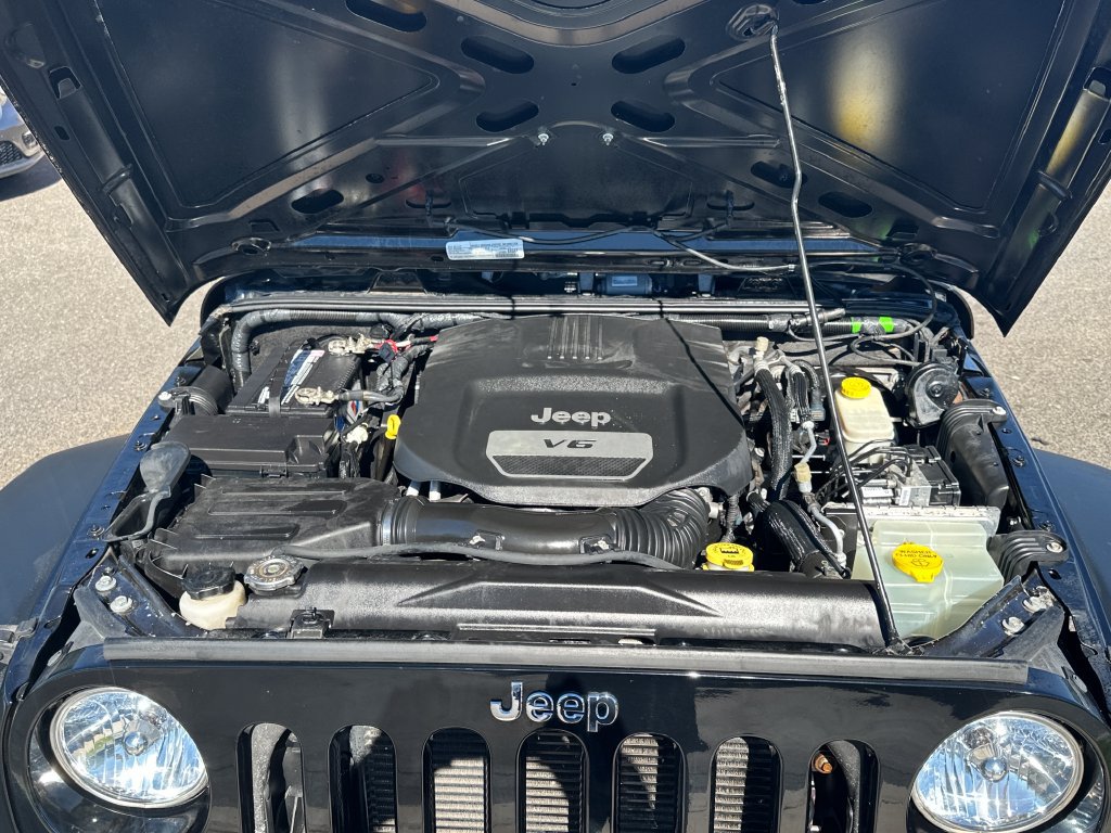 Used 2017 Jeep Wrangler Unlimited Sport w/ Connectivity Group AWD/4WD image 10
