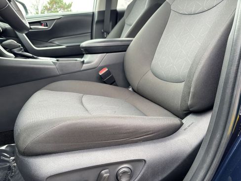 Used 2025 Toyota RAV4 XLE image 27