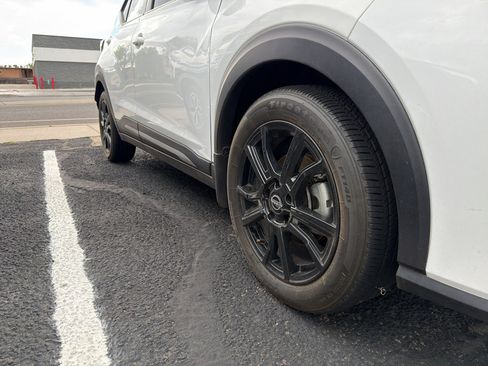 Used 2024 Nissan Kicks SR w/ SR Premium Package FWD image 29