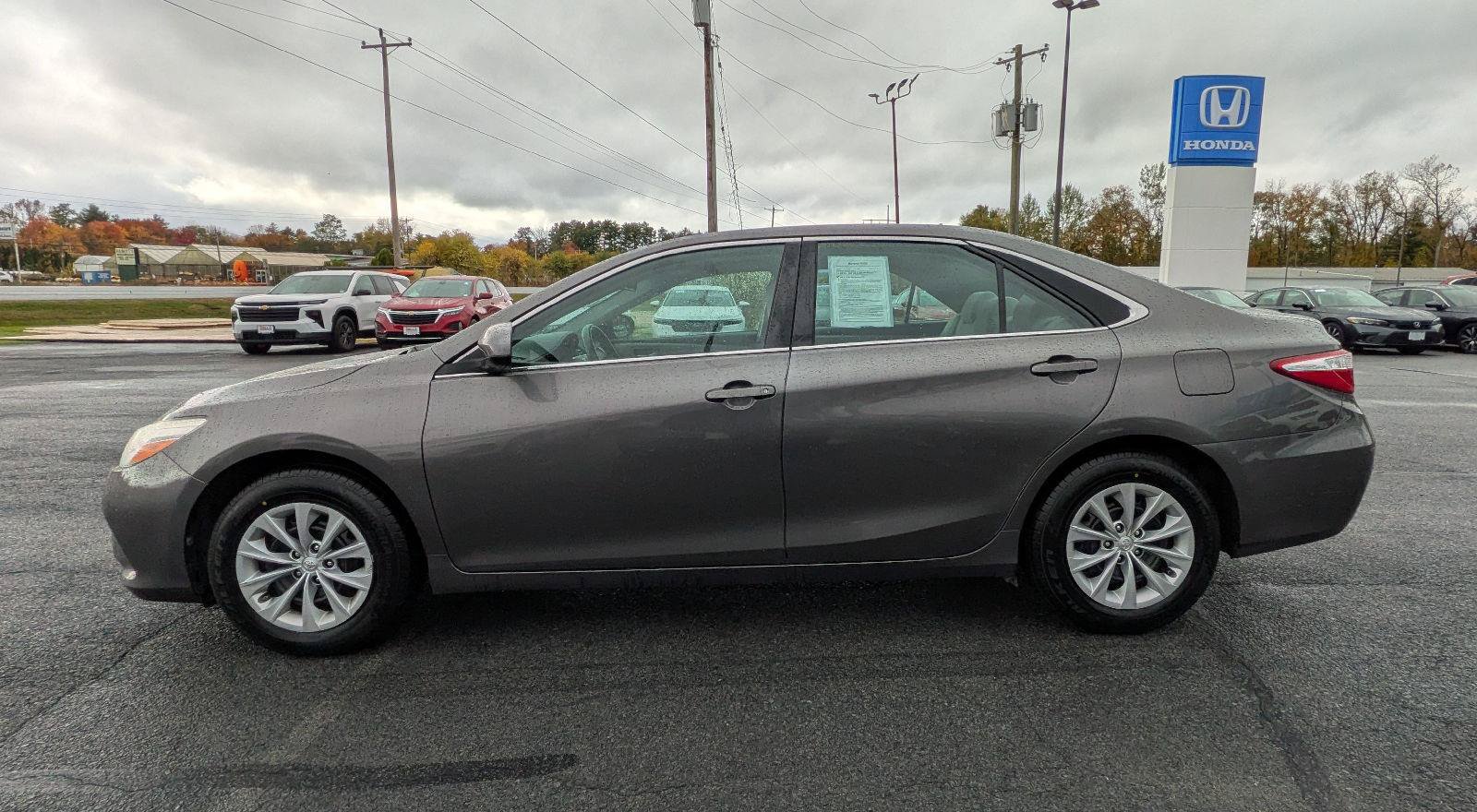 Used 2016 Toyota Camry LE FWD image 6