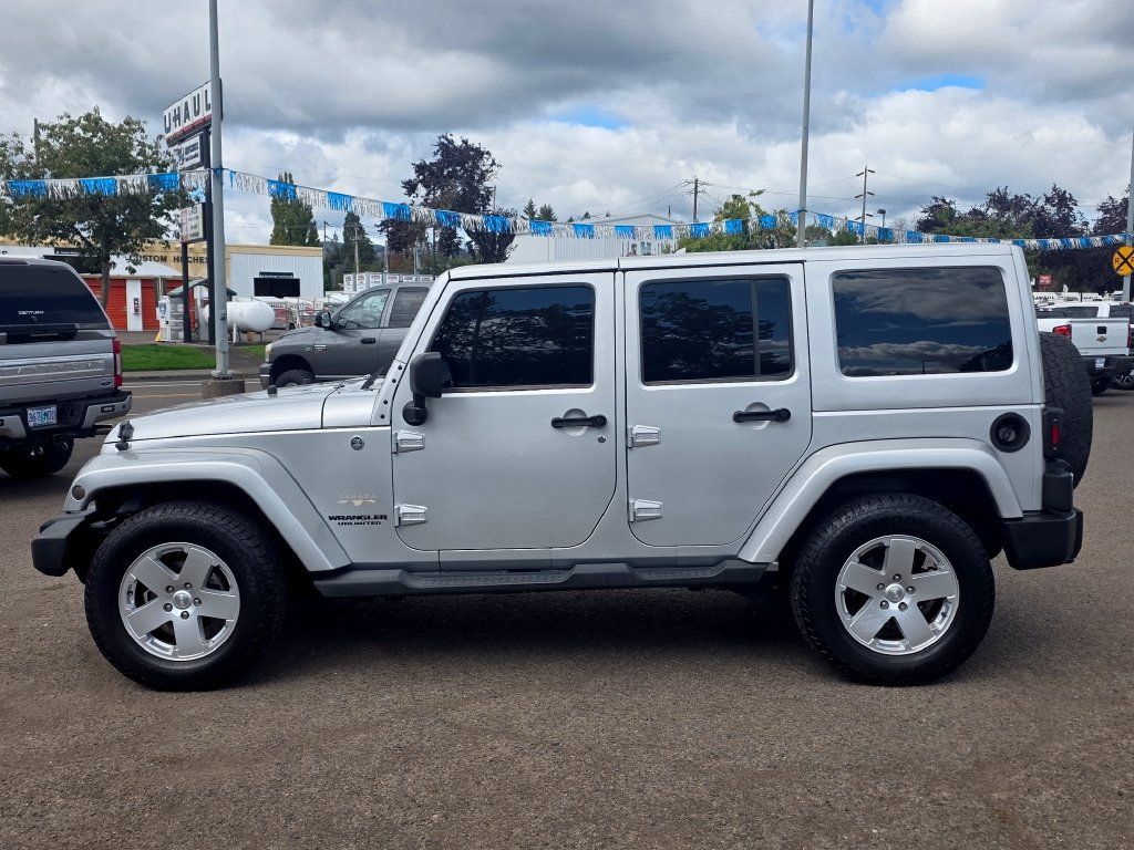 Used 2011 Jeep Wrangler Unlimited Sahara w/ Connectivity Group AWD/4WD image 29