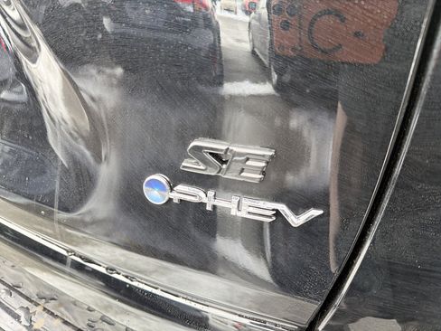 New 2025 Toyota RAV4 SE image 8