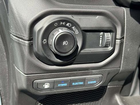 Used 2024 Jeep Wrangler Unlimited Sahara w/ Safety Group image 12