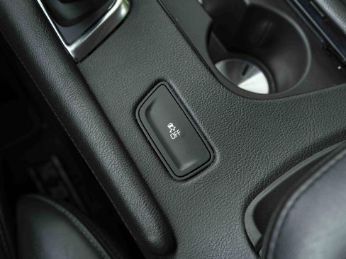 Used 2017 Cadillac XT5 Luxury image 30