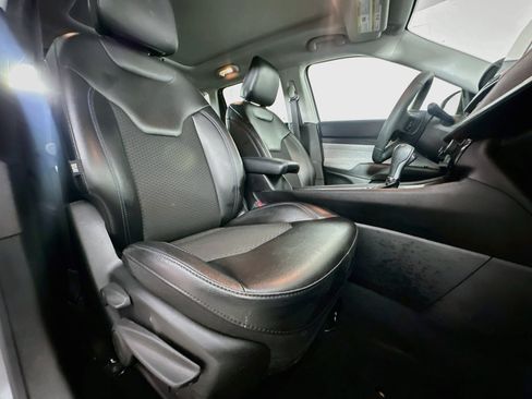 Used 2022 Jeep Compass Latitude w/ Sun and Sound Group AWD/4WD image 30