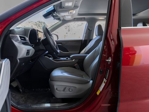 Used 2020 Toyota Highlander Platinum AWD/4WD image 14
