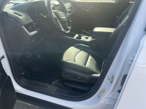 Used 2024 GMC Terrain SLT image 12