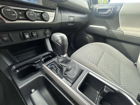 Used 2023 Toyota Tacoma SR5 AWD/4WD image 33