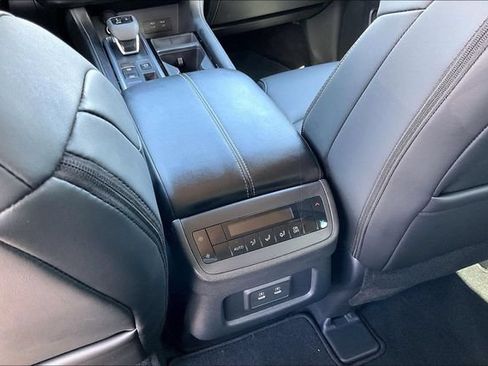 Used 2026 Nissan Pathfinder SL FWD image 10