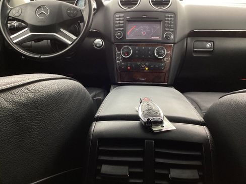 Used 2011 Mercedes-Benz GL 550 4MATIC image 39