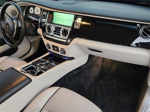 Used 2016 Rolls-Royce Wraith image 15