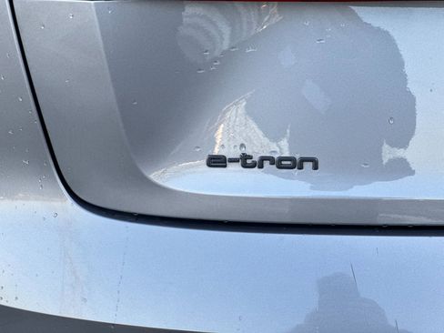 Used 2019 Audi e-tron Prestige w/ Prestige Package image 24