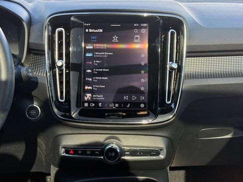 Certified 2023 Volvo XC40 B5 Ultimate w/ Protection Package Premier image 14