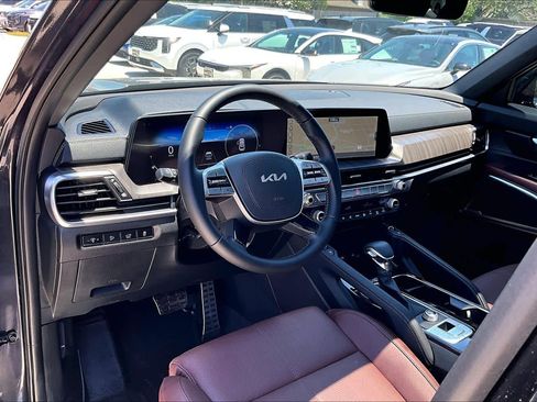 Used 2025 Kia Telluride SX w/ SX Captain's Chair Package FWD image 31