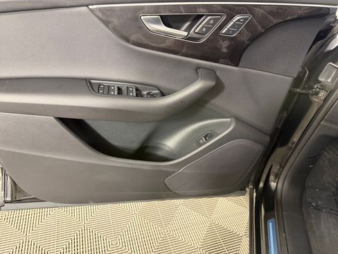 Used 2023 Audi Q8 Premium w/ Convenience Package image 13
