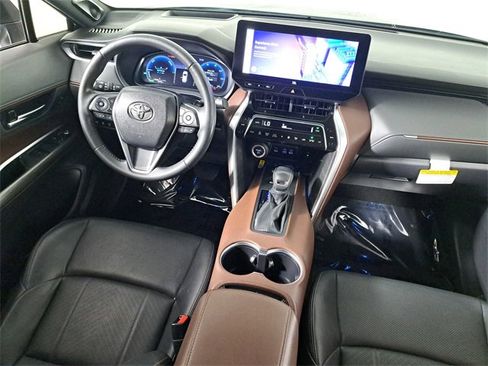 Used 2023 Toyota Venza Limited image 15