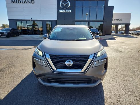 Used 2023 Nissan Rogue SV image 2