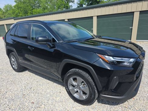 Certified 2025 Toyota RAV4 LE AWD/4WD image 8