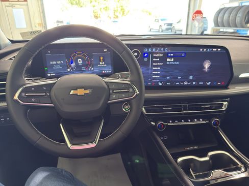 New 2026 Chevrolet Traverse LT image 11