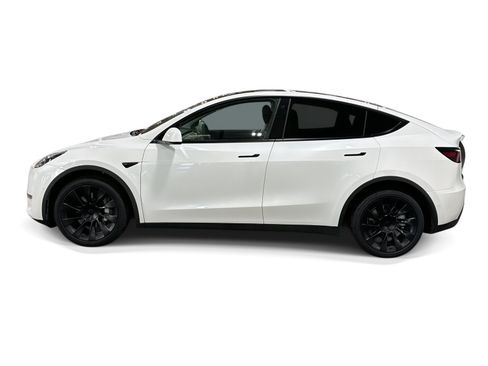Certified 2022 Tesla Model Y Long Range AWD/4WD image 3