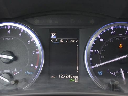 Used 2019 Toyota Highlander Limited image 12