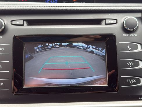Used 2017 Toyota Highlander LE FWD image 20