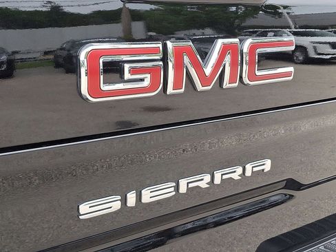Used 2023 GMC Sierra 1500 AT4 w/ Technology Package AWD/4WD image 24