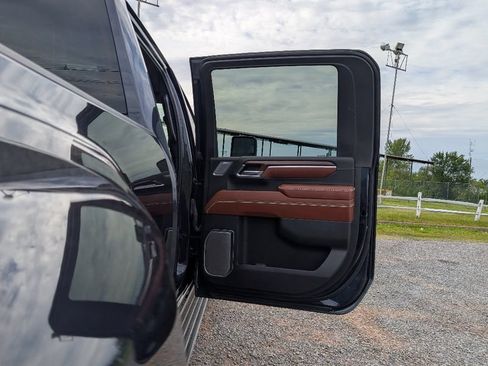 Used 2024 GMC Sierra 3500 Denali Ultimate AWD/4WD image 13