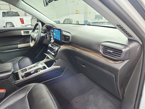 Used 2024 Ford Explorer Limited image 38