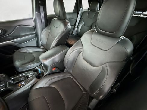 Used 2021 Jeep Cherokee Latitude Lux FWD image 25
