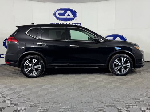 Used 2017 Nissan Rogue SL w/ SL Premium Package image 3
