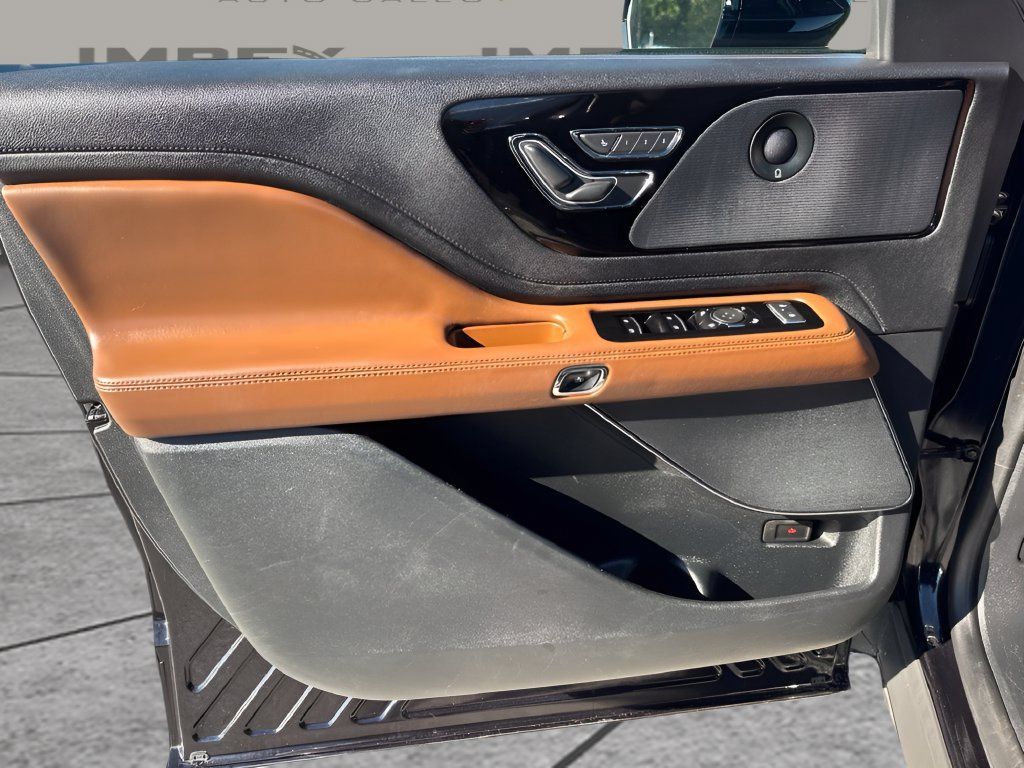 Used 2020 Lincoln Aviator Grand Touring w/ Elements Package Plus AWD/4WD image 27