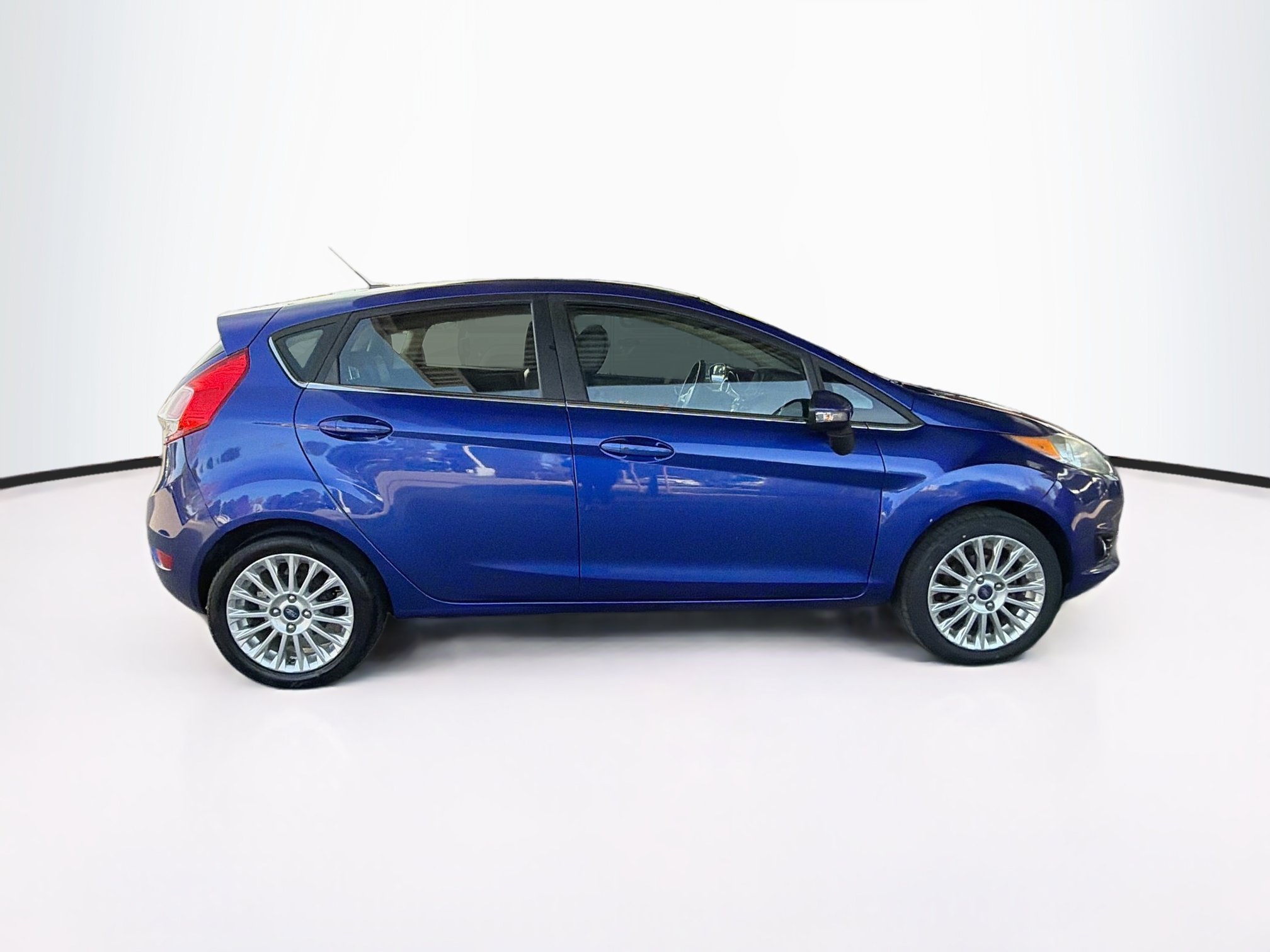 Used 2015 Ford Fiesta Titanium FWD image 10