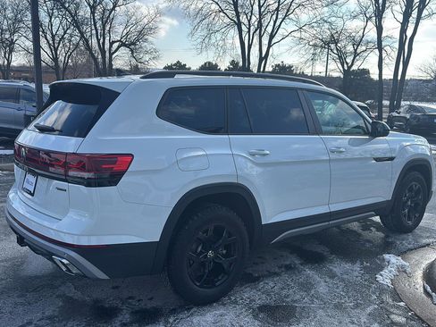 Used 2025 Volkswagen Atlas Peak Edition SE image 6