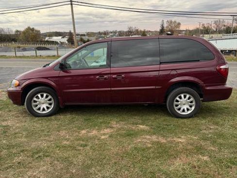 Used 2002 Chrysler Town & Country LX image 4
