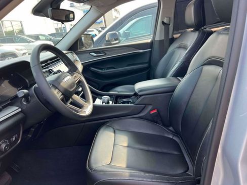 Used 2023 Jeep Grand Cherokee L Limited AWD/4WD image 14