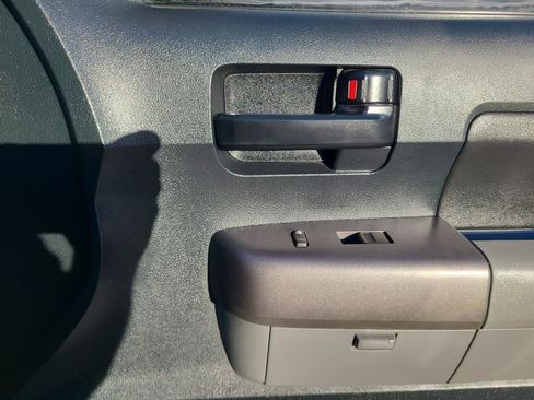 Used 2012 Toyota Tundra 4x4 CrewMax w/ SR5 Pkg image 21