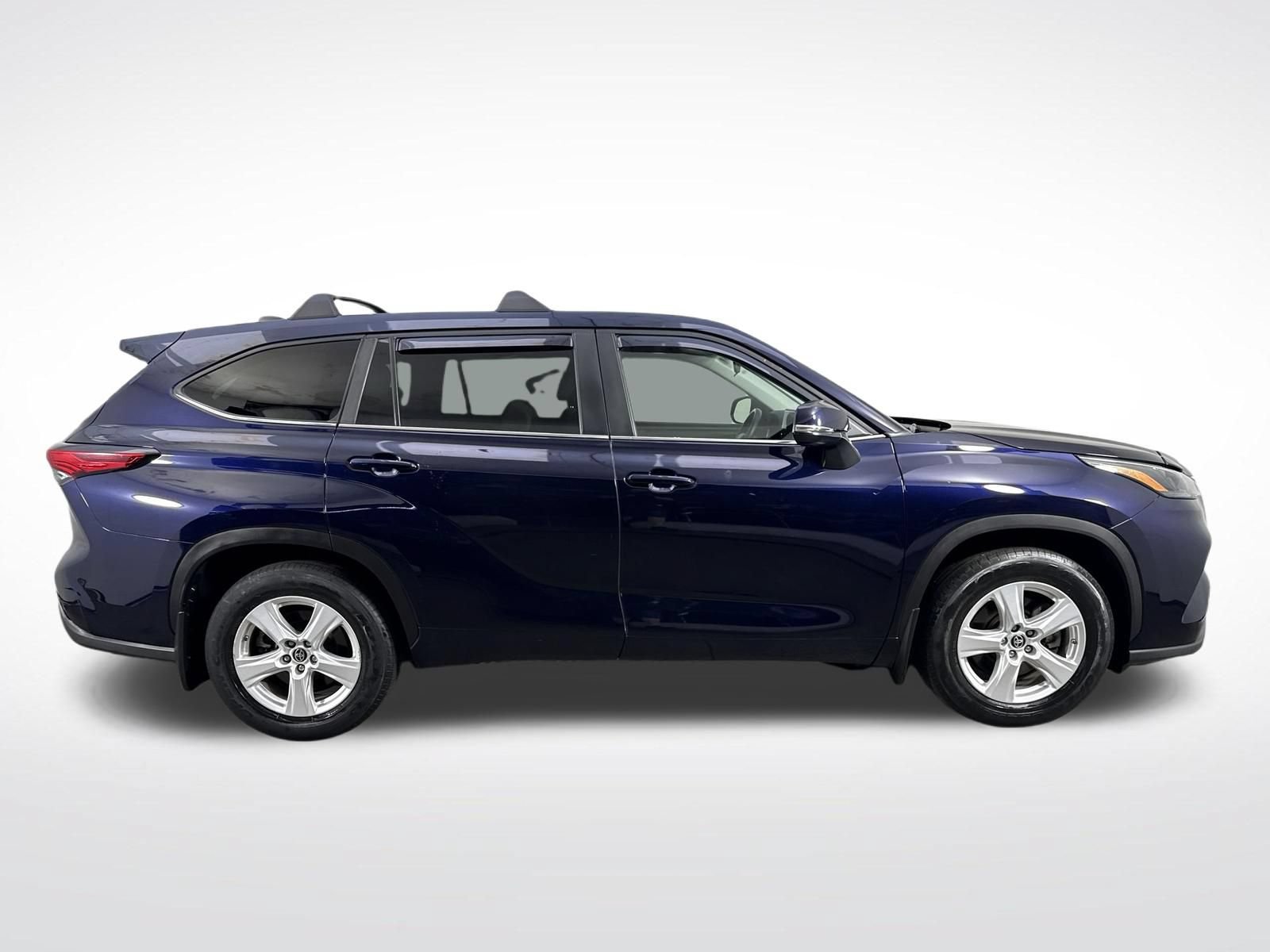 Used 2023 Toyota Highlander LE FWD image 37