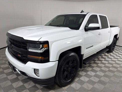 Used 2018 Chevrolet Silverado 1500 LT w/ All Star Edition image 9