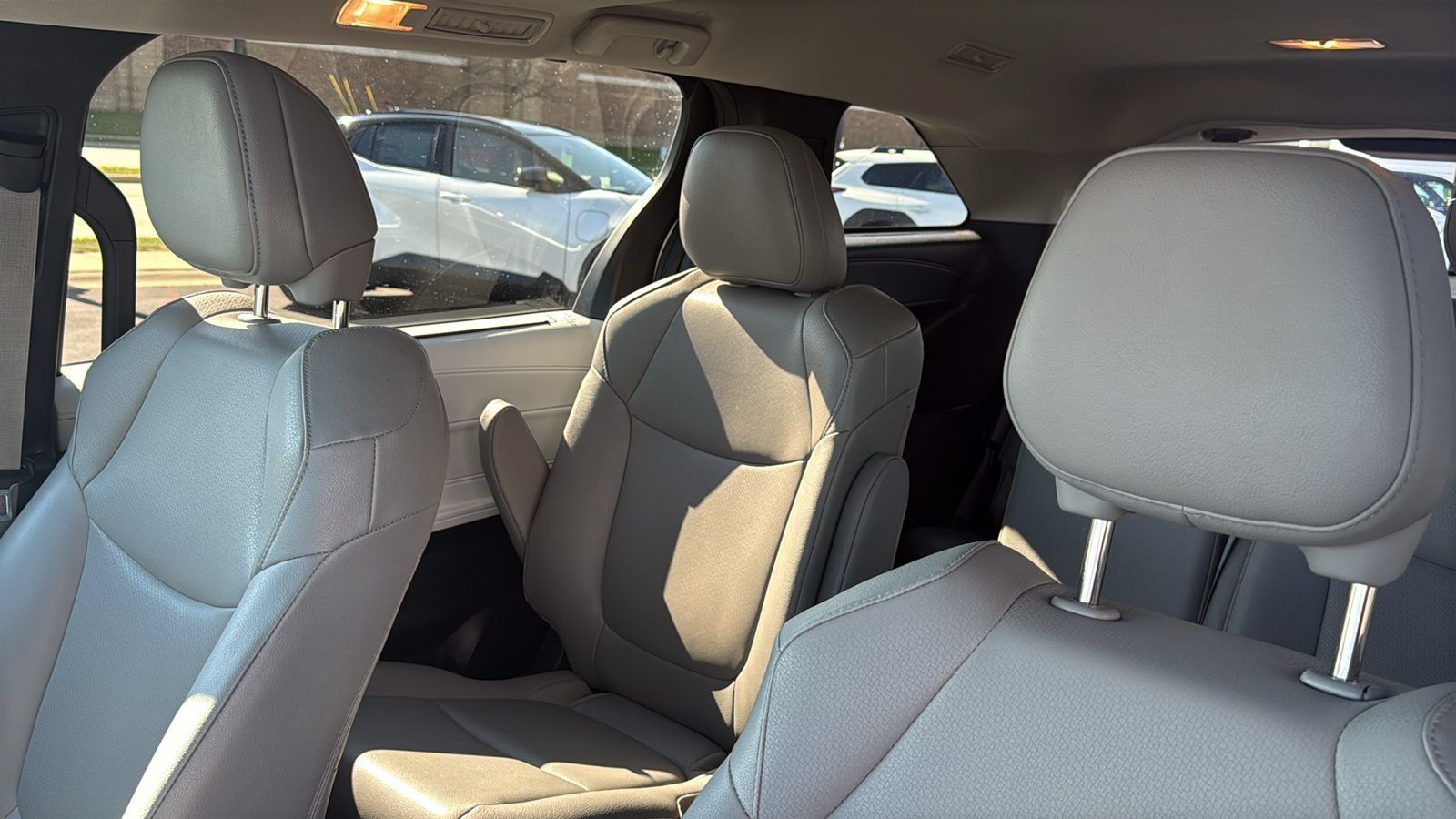 Certified 2025 Toyota Sienna XLE FWD image 16