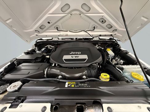 Used 2018 Jeep Wrangler Unlimited Sport S AWD/4WD image 23