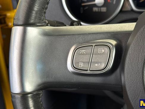 Used 2005 Chevrolet SSR w/ Preferred Equipment Group image 26