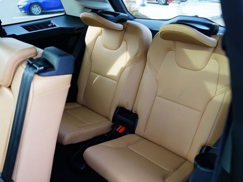 Used 2016 Volvo XC90 T6 Momentum w/ Momentum Plus Package image 29