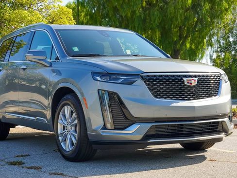 Certified 2025 Cadillac XT6 Luxury FWD image 5