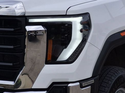 Used 2024 GMC Sierra 3500 Pro w/ Convenience Package AWD/4WD image 11