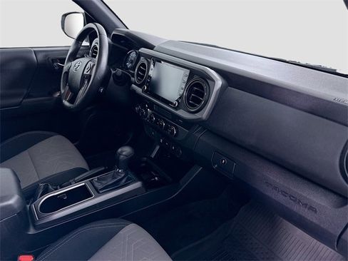 Used 2022 Toyota Tacoma TRD Off-Road image 26