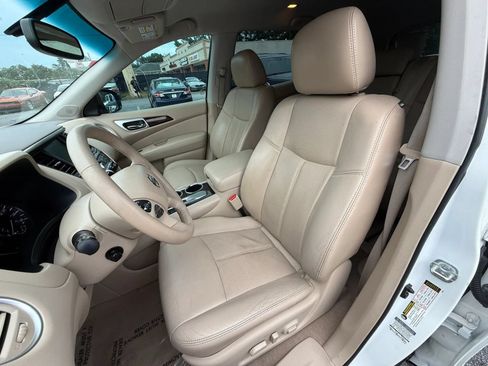 Used 2013 Nissan Pathfinder Platinum FWD image 16